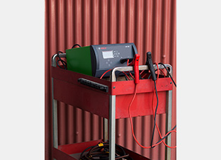 BOSCH バッテリー充電器